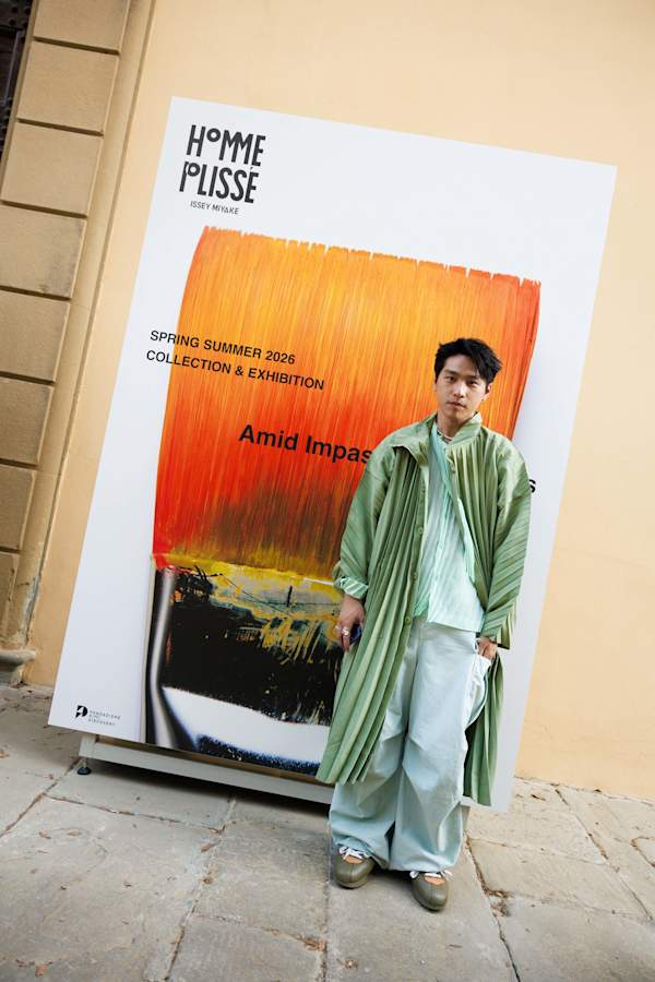 新品同様　ISSEI MIYAKE HOMME PLISSE 21/21 美術館 新品同様 ISSEI MIYAKE HOMME PLISSE 21/21 美術館 - メルカリ